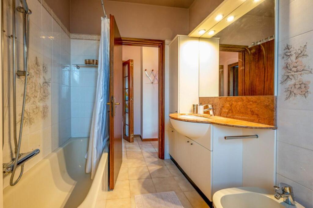 Villa Iris -Pet Friendly Stay - Garden - Private Parking- Bike Friendly Holiday House คอลีโก ภายนอก รูปภาพ