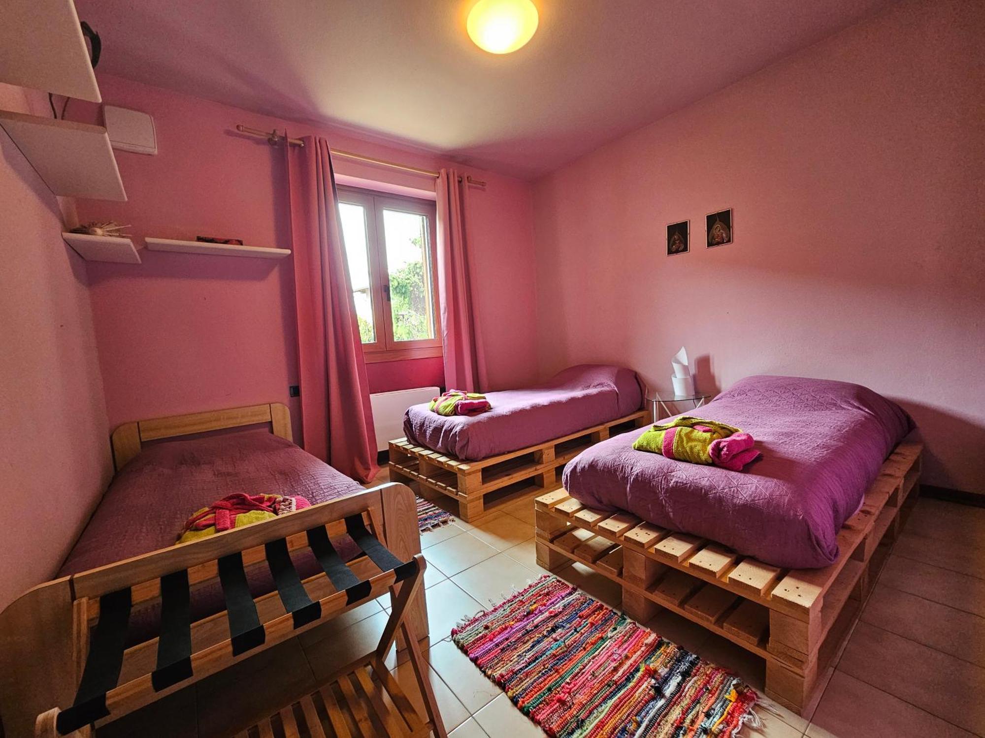 Villa Iris -Pet Friendly Stay - Garden - Private Parking- Bike Friendly Holiday House คอลีโก ภายนอก รูปภาพ